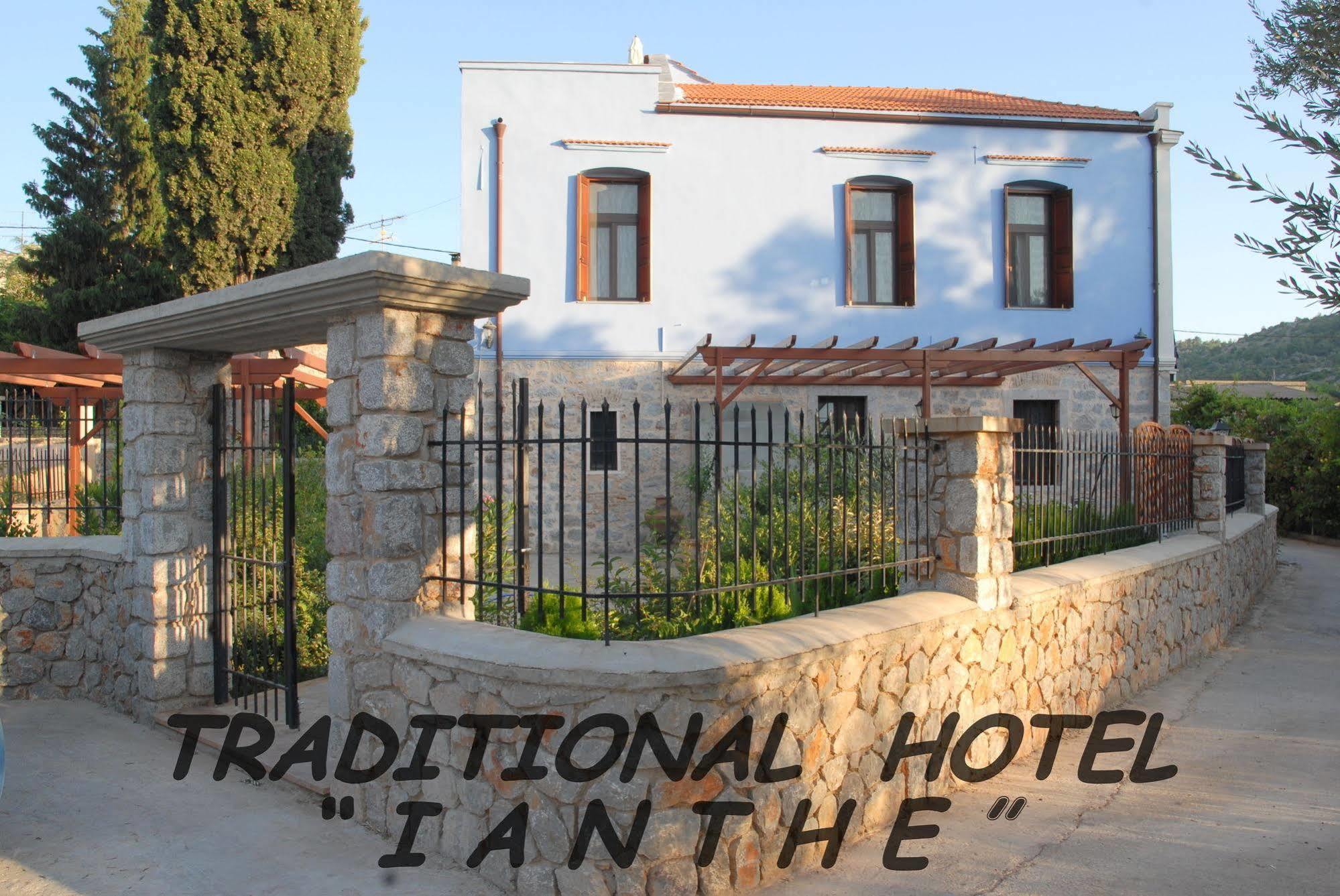 Traditional Hotel Ianthe Véssa Esterno foto