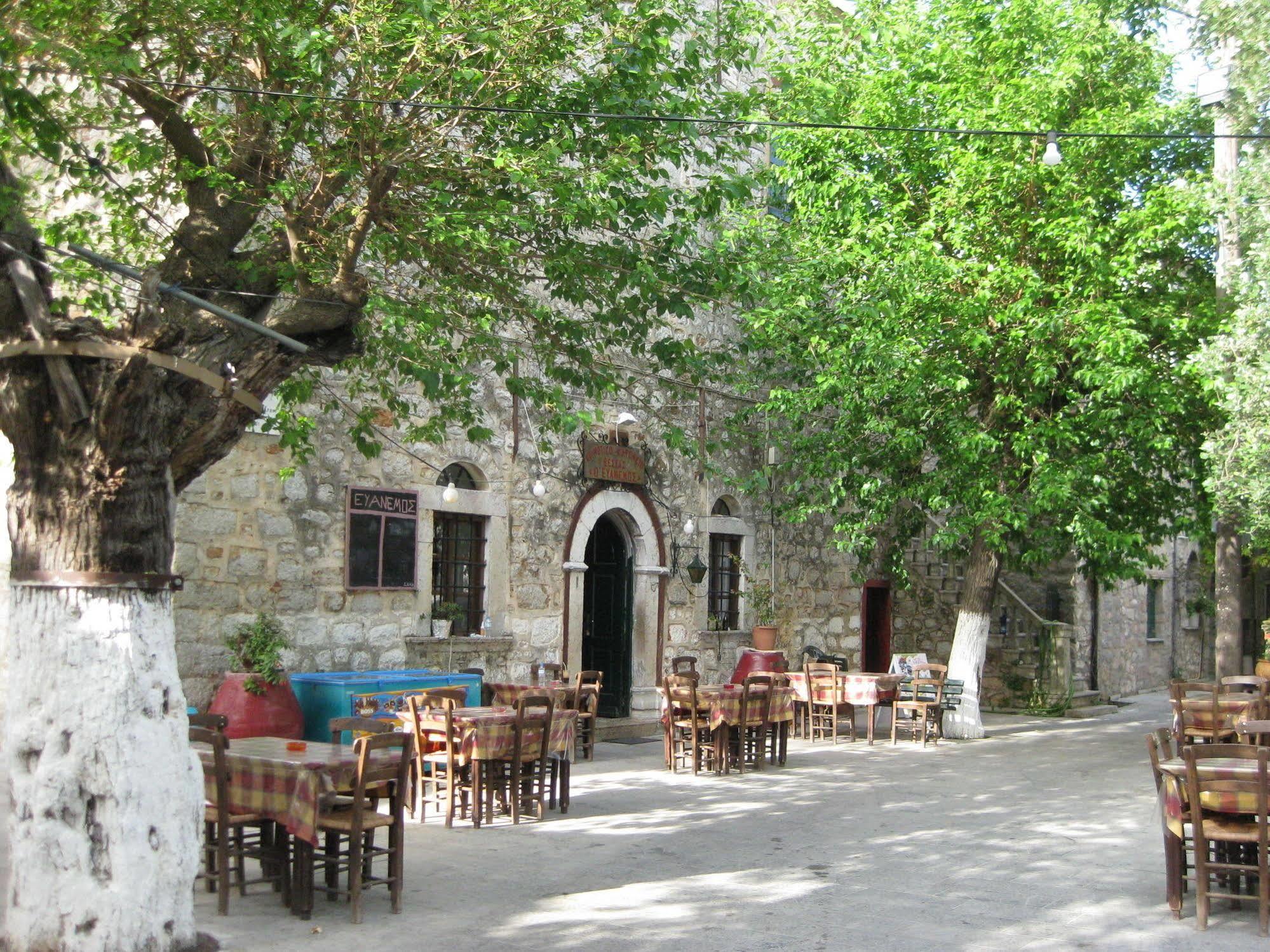 Traditional Hotel Ianthe Véssa Esterno foto