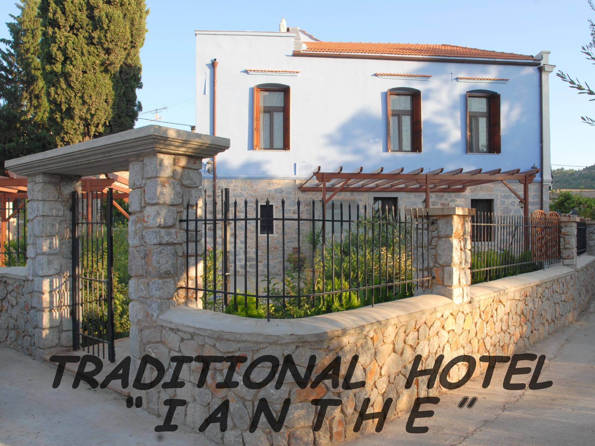 Traditional Hotel Ianthe Véssa Esterno foto